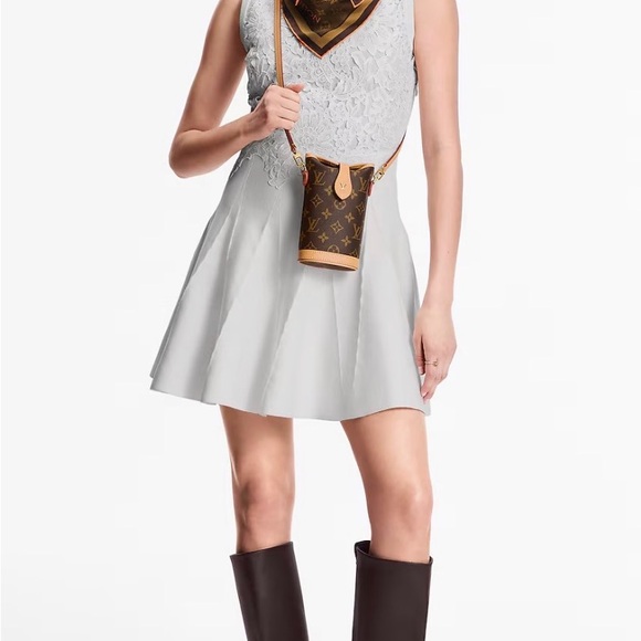 Louis Vuitton Monogram Fold Me Pouch - Picture 3 of 12